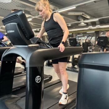 Ultrajuoksija Virva Vasari Nokian GOGO Expressin juoksumatolla